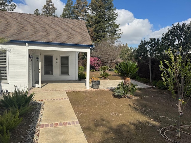 view of yard with a patio