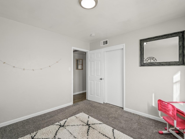 unfurnished bedroom featuring carpet floors, baseboards, visible vents, and a closet