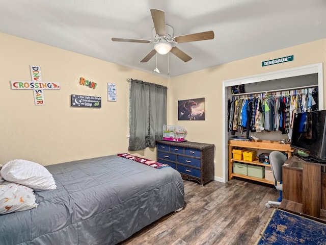 bedroom with ceiling fan, dark wood-style flooring, and a closet