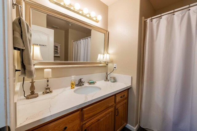 full bathroom featuring visible vents and vanity