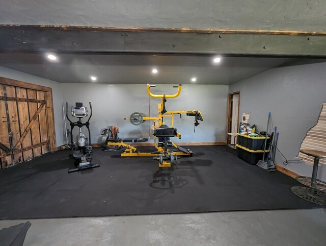 exercise room with baseboards