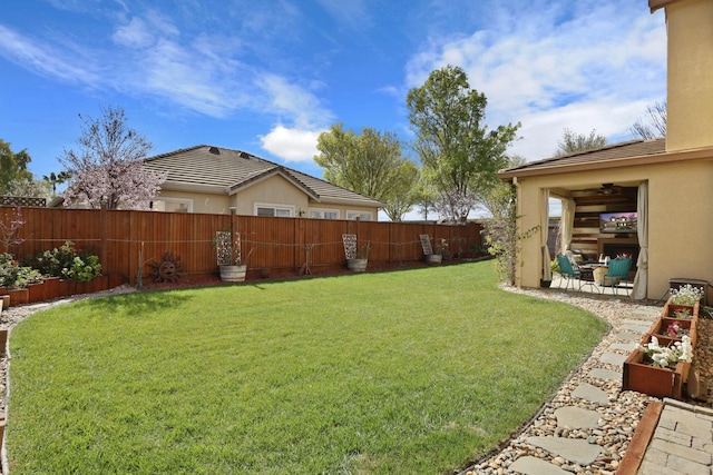 view of yard featuring a fenced backyard