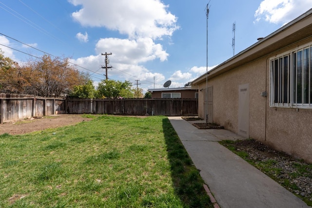 view of yard featuring a fenced backyard