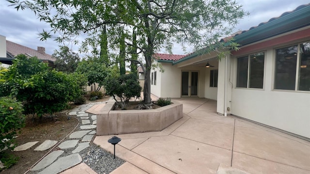 view of yard featuring ceiling fan and a patio