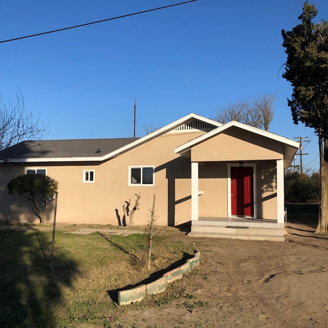 view of front of property featuring stucco siding