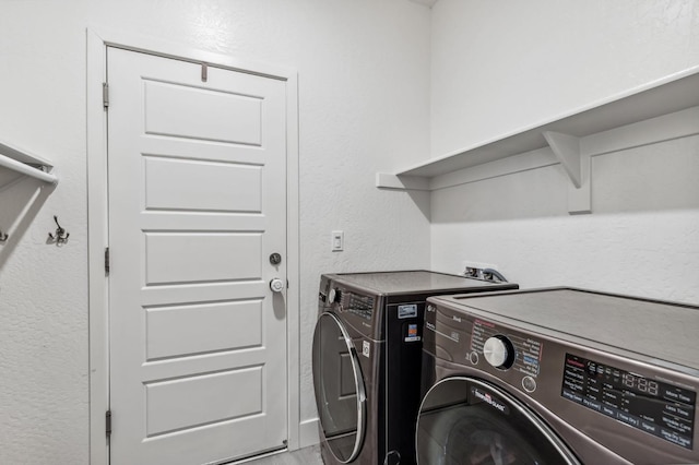 laundry room with laundry area and independent washer and dryer