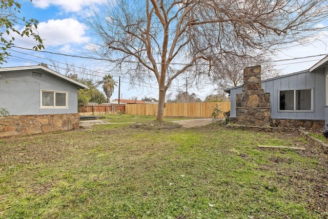 view of yard featuring fence