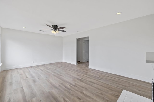 spare room featuring visible vents, light wood-style flooring, recessed lighting, baseboards, and ceiling fan