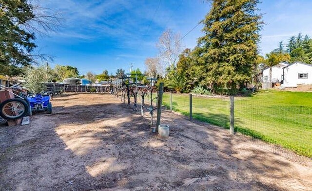 26189 Valerie Ave, Madera, CA 93638 - view of yard