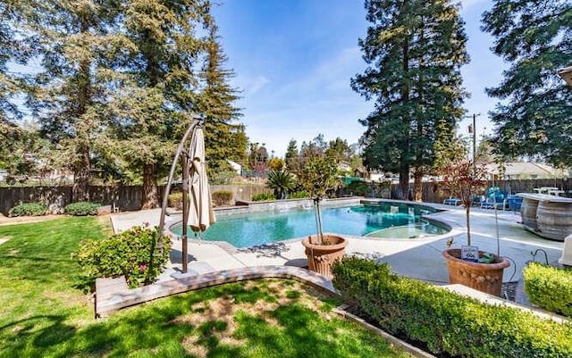 26189 Valerie Ave, Madera, CA 93638 - view of pool with a patio area