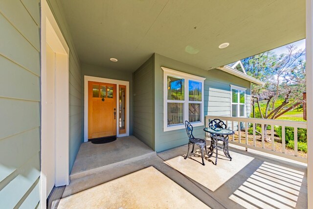 entrance to property featuring covered porch