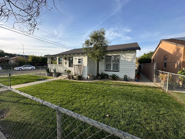 view of front facade with a front yard and fence