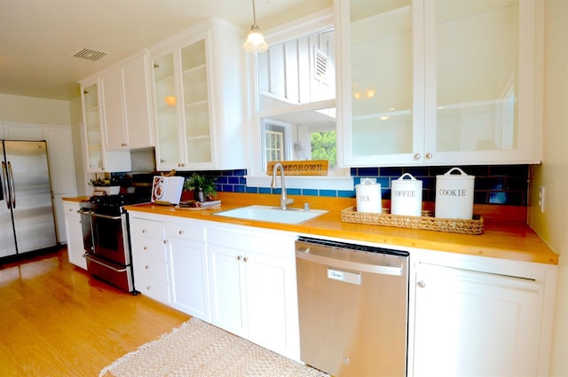 kitchen featuring a sink, tasteful backsplash, appliances with stainless steel finishes, and light countertops