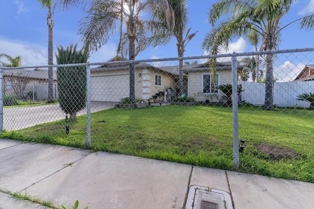 view of front of house with a front yard, fence, a garage, and driveway