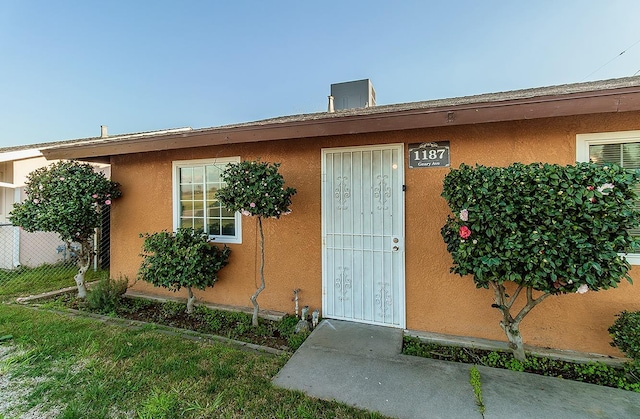 entrance to property with stucco siding