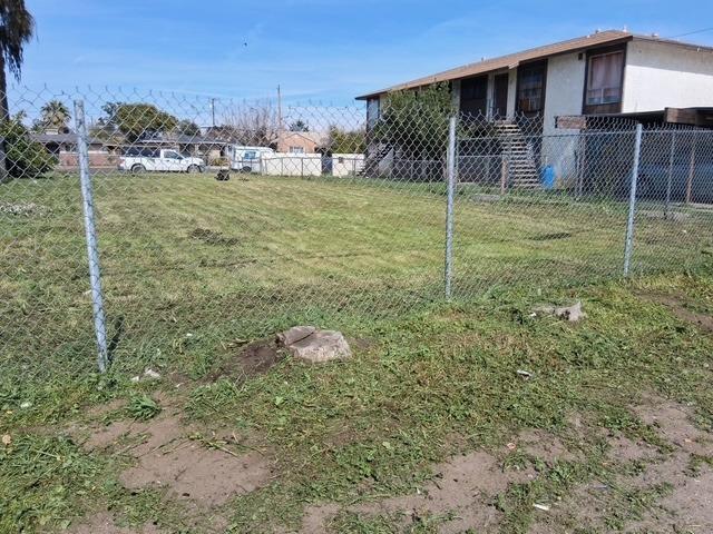 Listing photo 2 for 3280 E Olive Ave, Fresno CA 93702