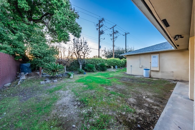 view of yard featuring fence