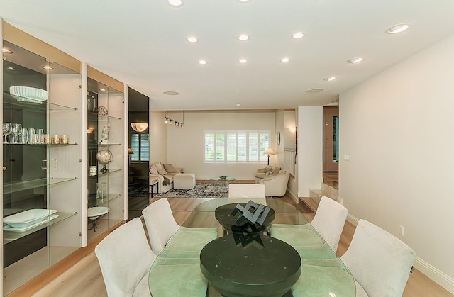 dining room with recessed lighting, light wood-style flooring, and baseboards