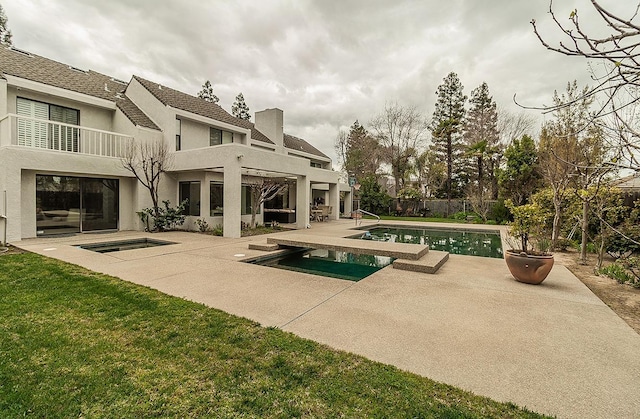 view of pool featuring a fenced in pool, fence, a yard, a jacuzzi, and a patio