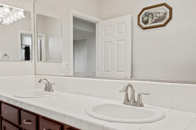 1410 Azalea St, Kingsburg, CA 93631 - bathroom with double vanity
