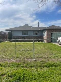 view of front of house with a front yard