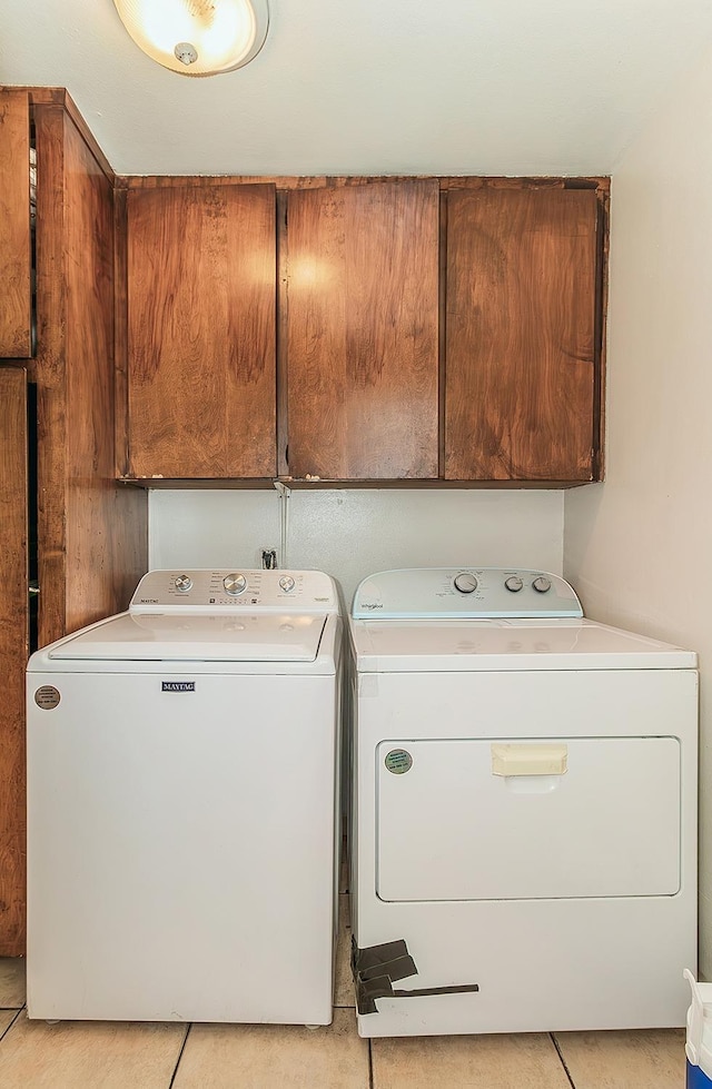 laundry room featuring cabinet space and washer and clothes dryer