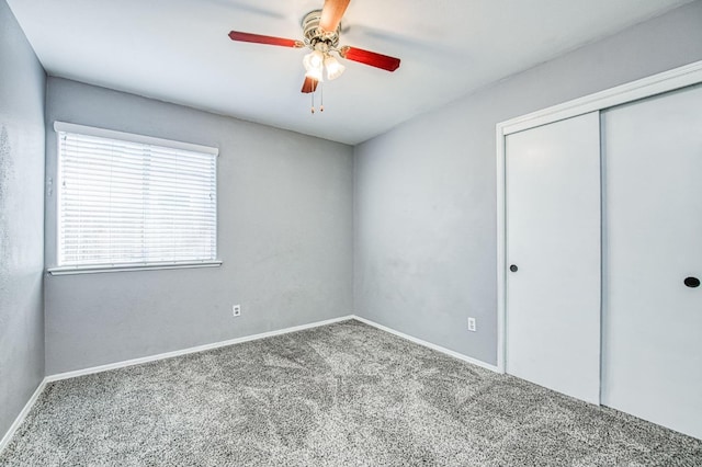 unfurnished bedroom with a ceiling fan, carpet flooring, baseboards, and a closet