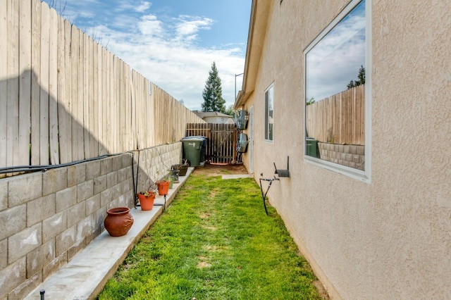 view of yard featuring a fenced backyard