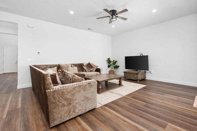 living area featuring wood finished floors, visible vents, baseboards, recessed lighting, and ceiling fan