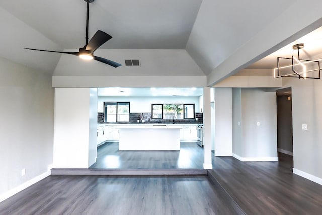 kitchen with visible vents, ceiling fan with notable chandelier, dark wood finished floors, white cabinets, and decorative backsplash