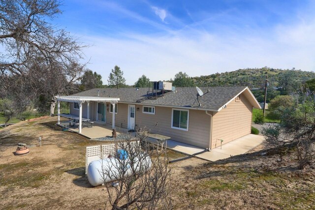 29878 Deer Trail Ln, Coarsegold, CA 93614 - back of house with a shingled roof, a patio, and a pergola