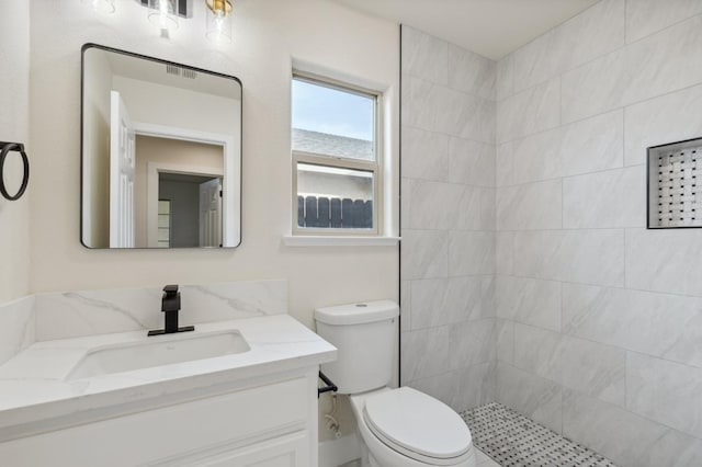 819 Hill Ave, Fowler, CA 93625 - full bath with toilet, vanity, and a tile shower