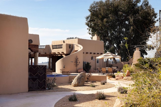 view of yard featuring a patio area