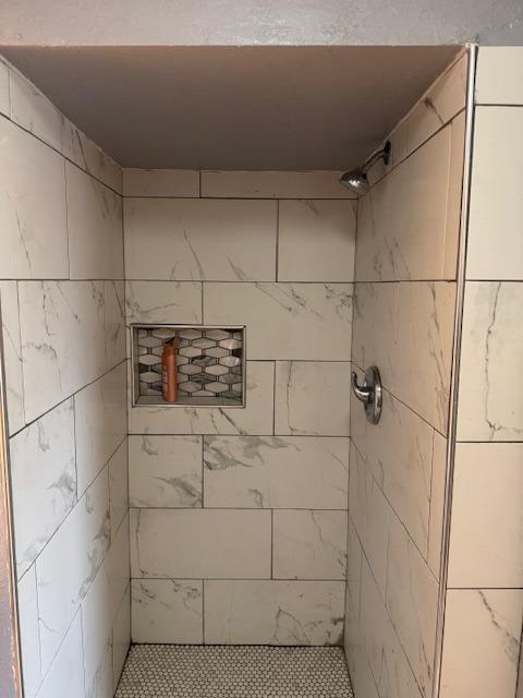 bathroom with a tile shower