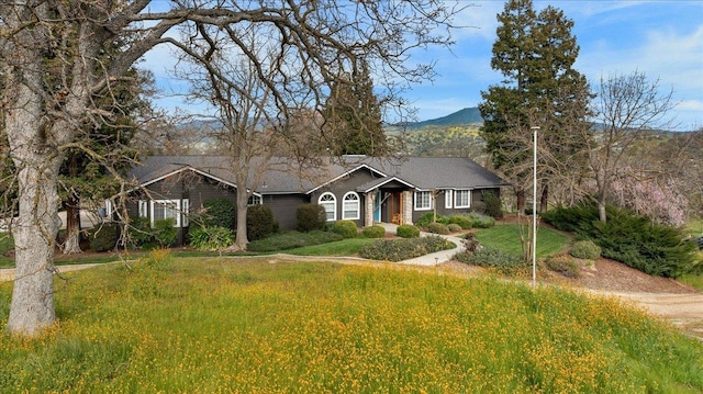 ranch-style house with a mountain view and a front yard