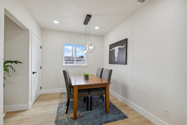 dining room featuring recessed lighting, baseboards, and light wood-style flooring