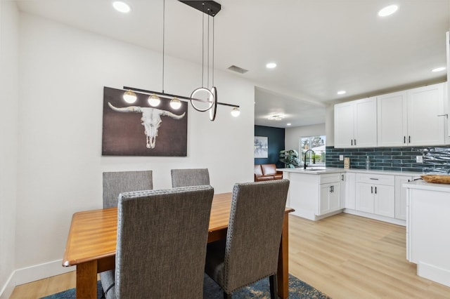 dining area with light wood finished floors, visible vents, recessed lighting, and baseboards