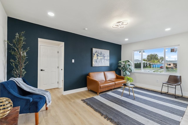 living room with recessed lighting, light wood-type flooring, and baseboards