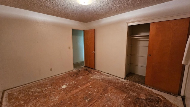 unfurnished bedroom featuring a closet and a textured ceiling