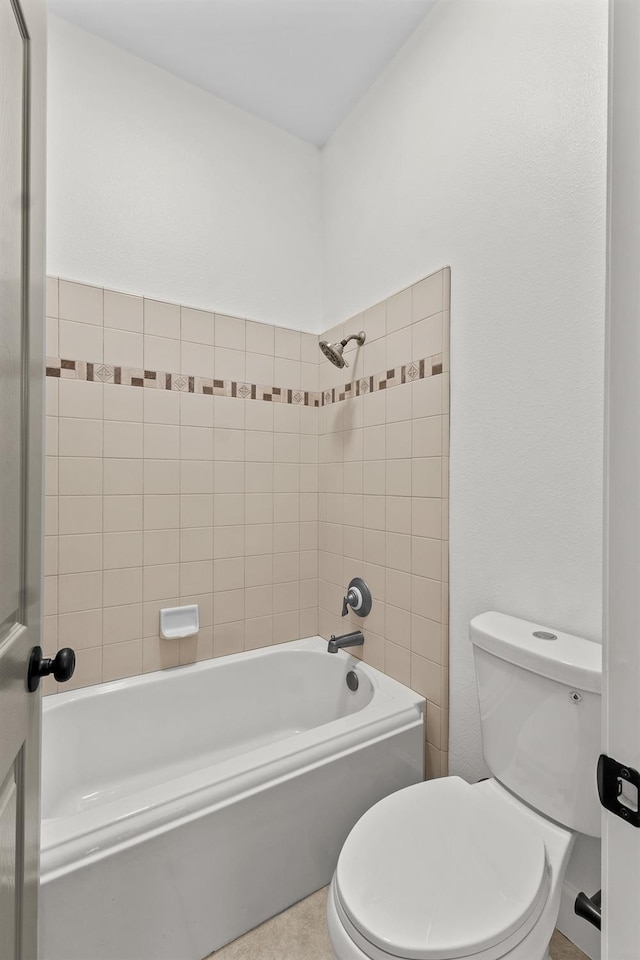 bathroom featuring toilet and washtub / shower combination