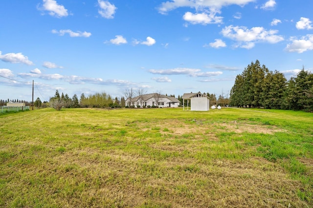 view of yard featuring a rural view