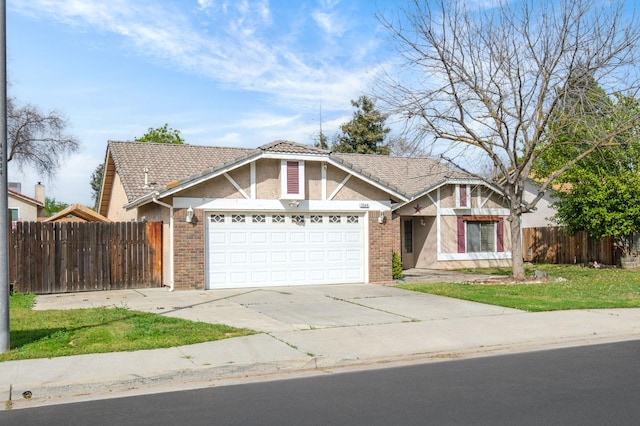 view of front facade with stucco siding, a garage, driveway, and fence