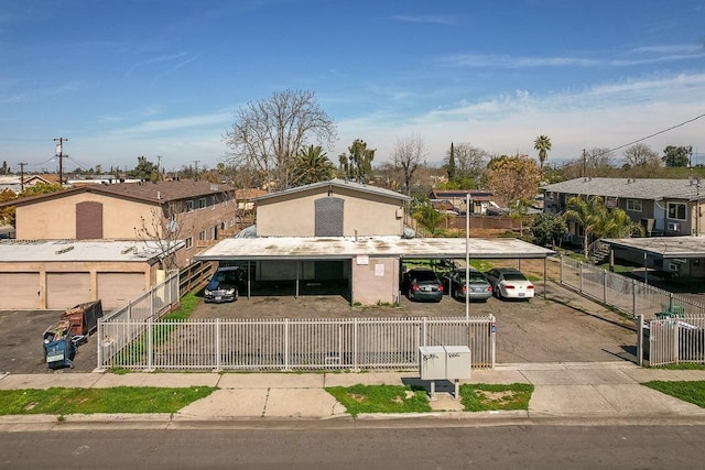 view of front of house featuring a fenced front yard