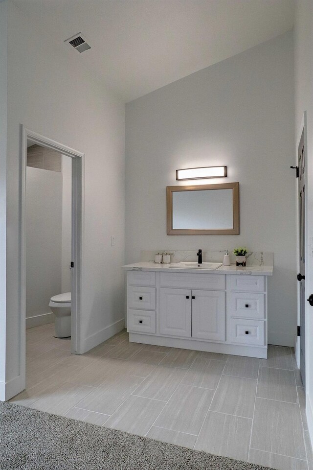 1010 S Clovis Ave Unit 101, Fresno, CA 93727 - bathroom with vanity, toilet, and baseboards