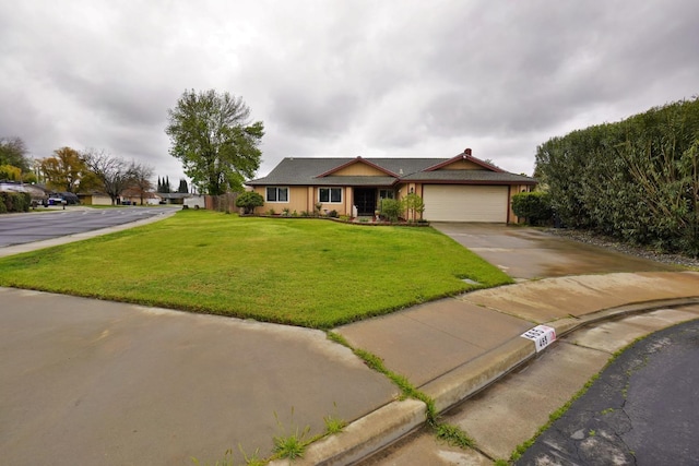 465 Mike Ct, Lemoore, CA 93245 - ranch-style house with a garage, a front yard, and driveway