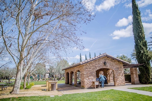 view of home's community featuring a lawn