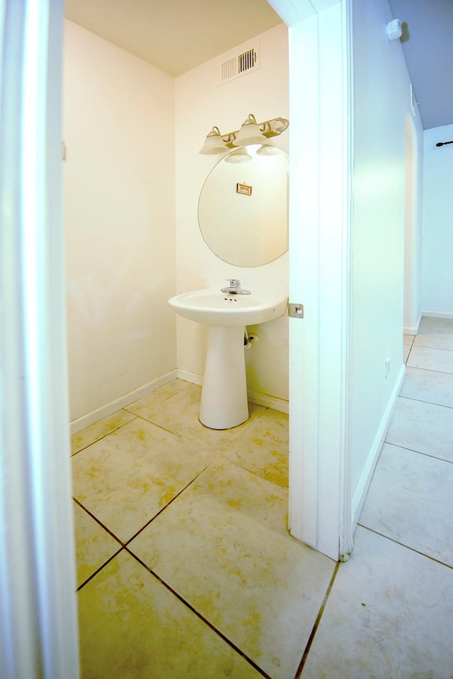 bathroom featuring tile patterned floors, visible vents, and baseboards