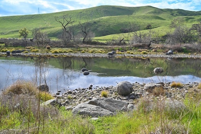 water view featuring a mountain view