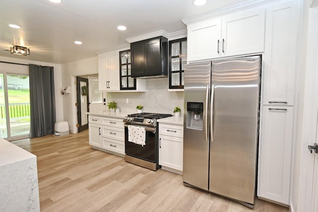 kitchen featuring light countertops, light wood-style floors, stainless steel appliances, and recessed lighting