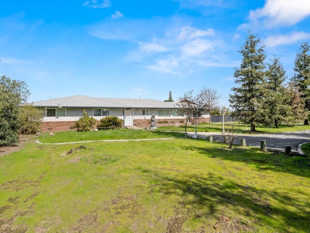 9414 E Belmont Ave, Sanger, CA 93657 - view of grassy yard